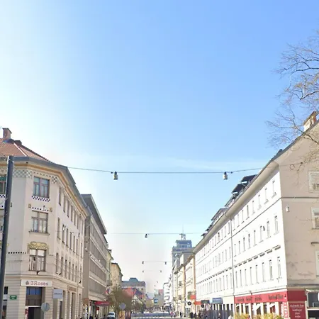 Family In The Centre - Free Parking Garage Apartma