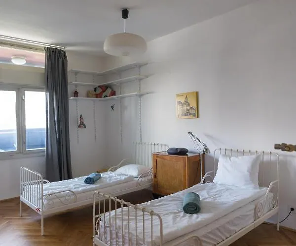 Family In The Centre - Free Parking Garage Apartma