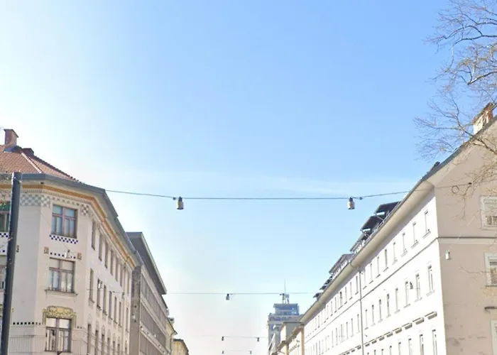 Family In The Centre - Free Parking Garage Apartma